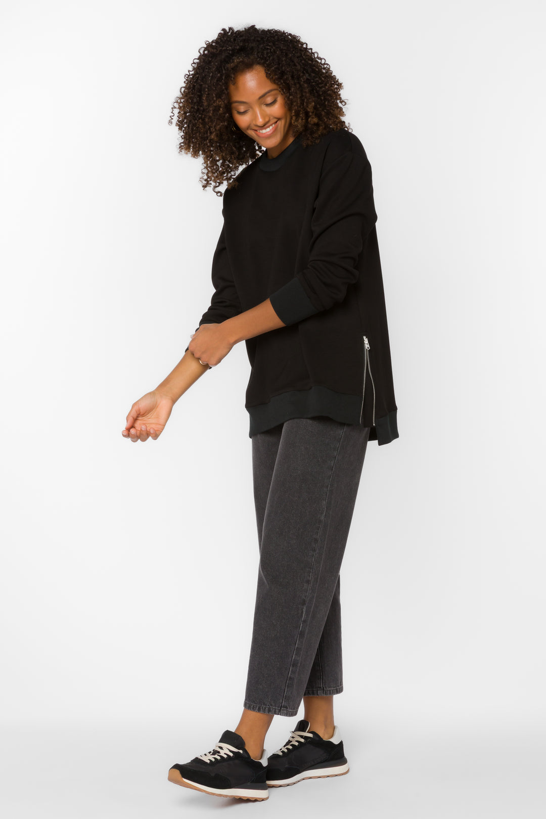 Elliana Black Sweatshirt - Sweaters - Velvet Heart Clothing